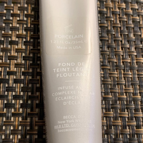 BECCA Cosmetics Skin Love Weightless Blur Foundation - Picture 5 of 5